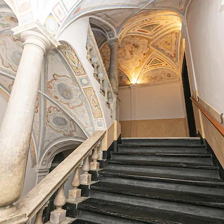 Iflat Historic Apt In The Centre Of